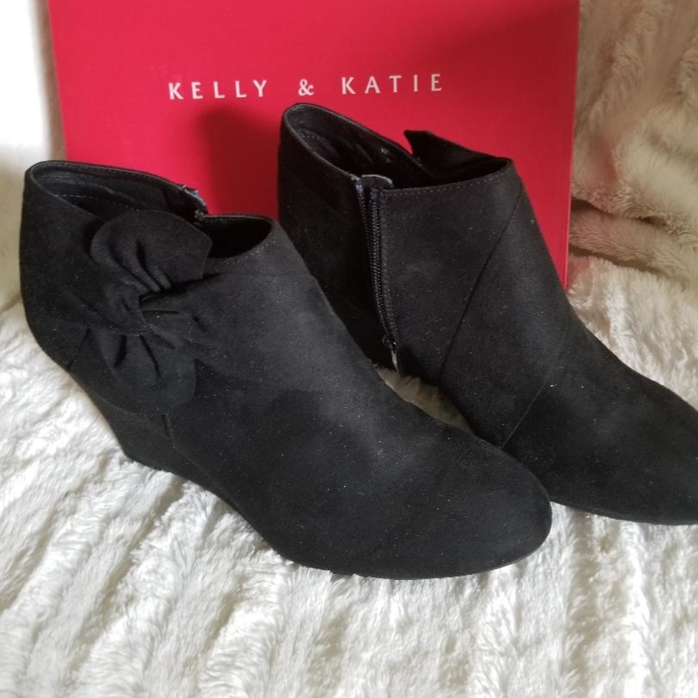 Shoes - Picture 4 of 5
